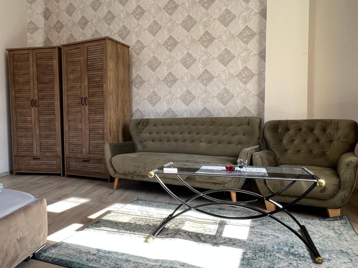 B112 By Small Appartement *