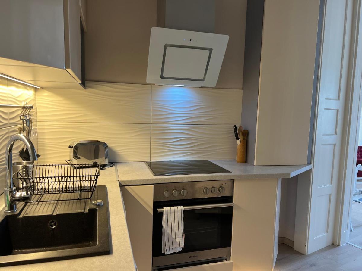 Apartment B112