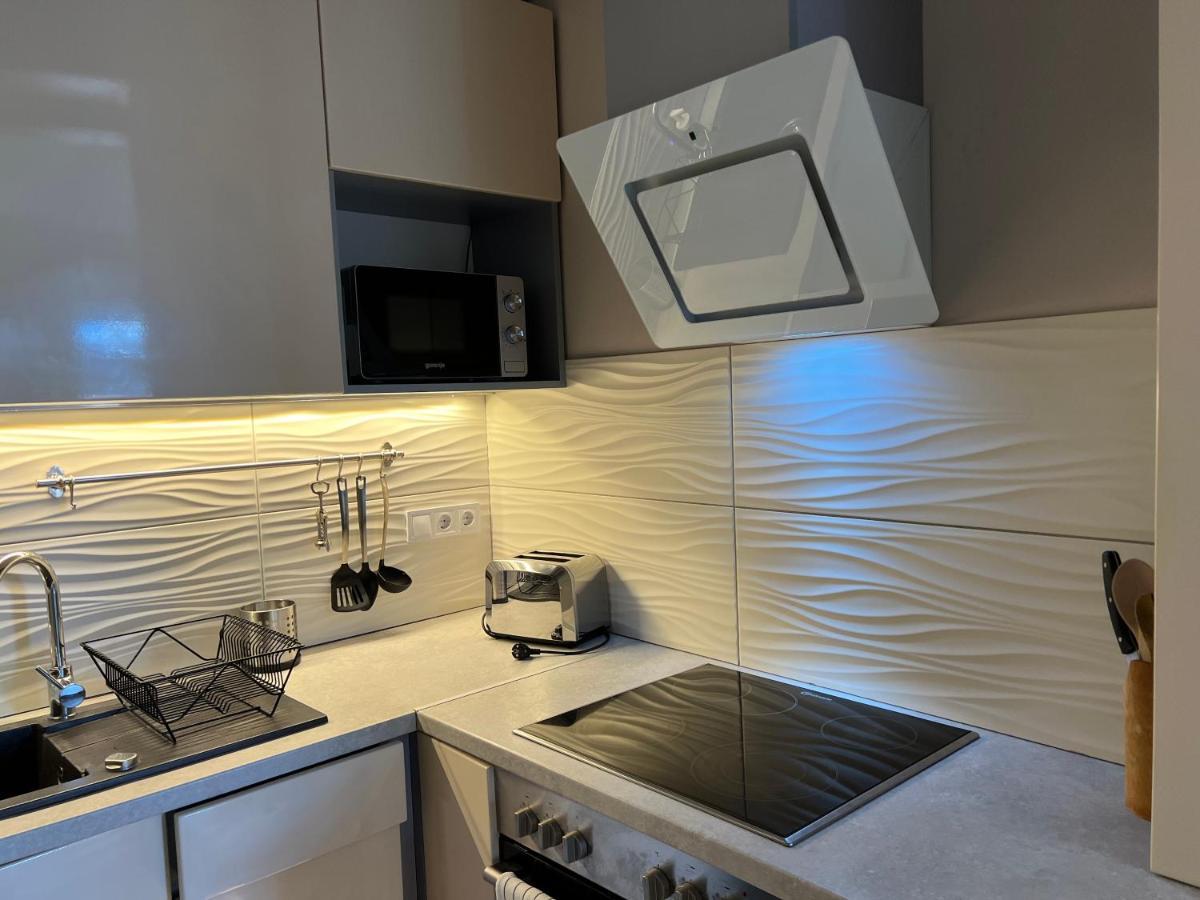 B112 By Small Apartament *
